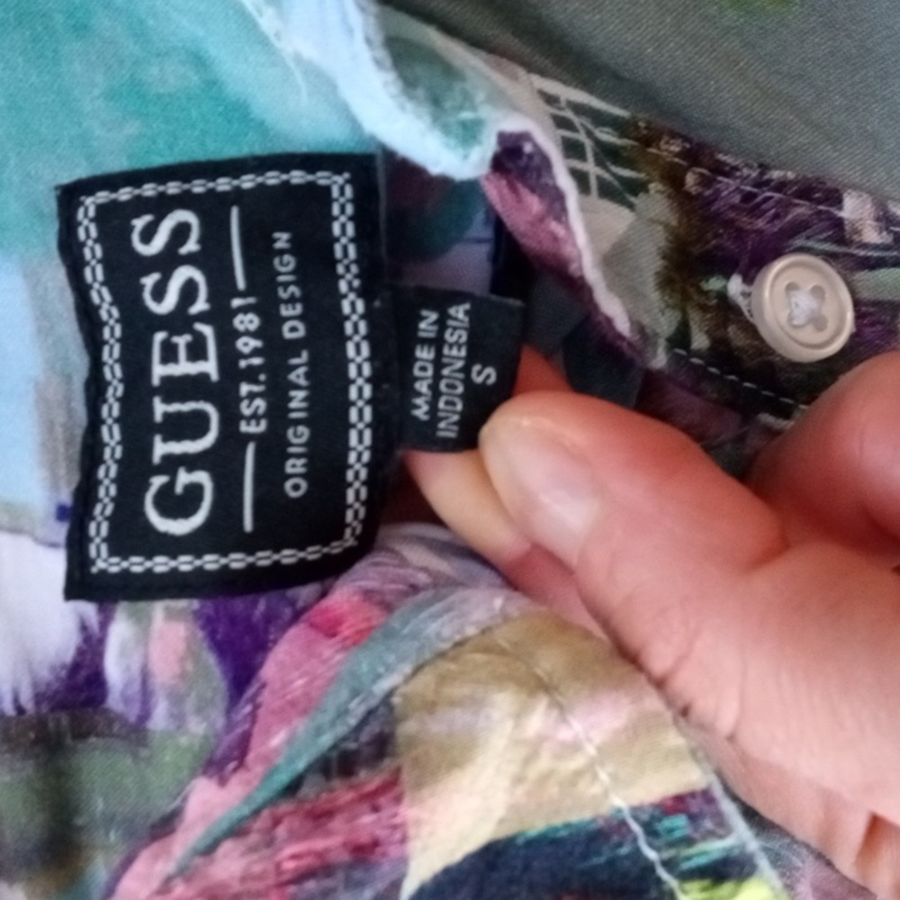 GUESS Palm button down Sm - Picture 6 of 8